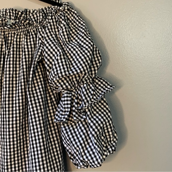 Entro black‎ and white gingham off shoulder puff sleeve popover blouse. Size M - Picture 4 of 9
